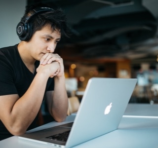 Ardán Foghlama Ar Líne